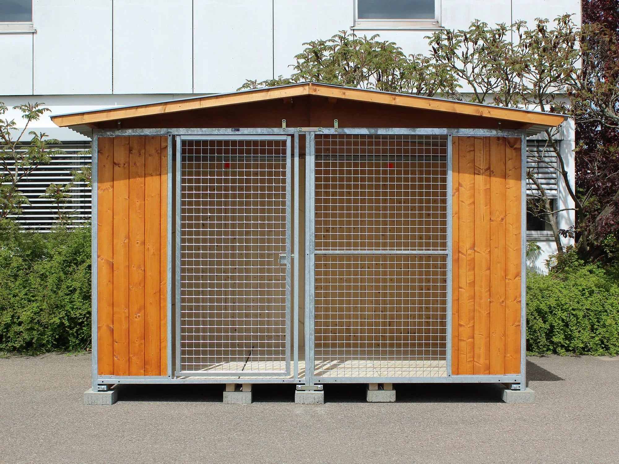 Massivholz-Zwinger