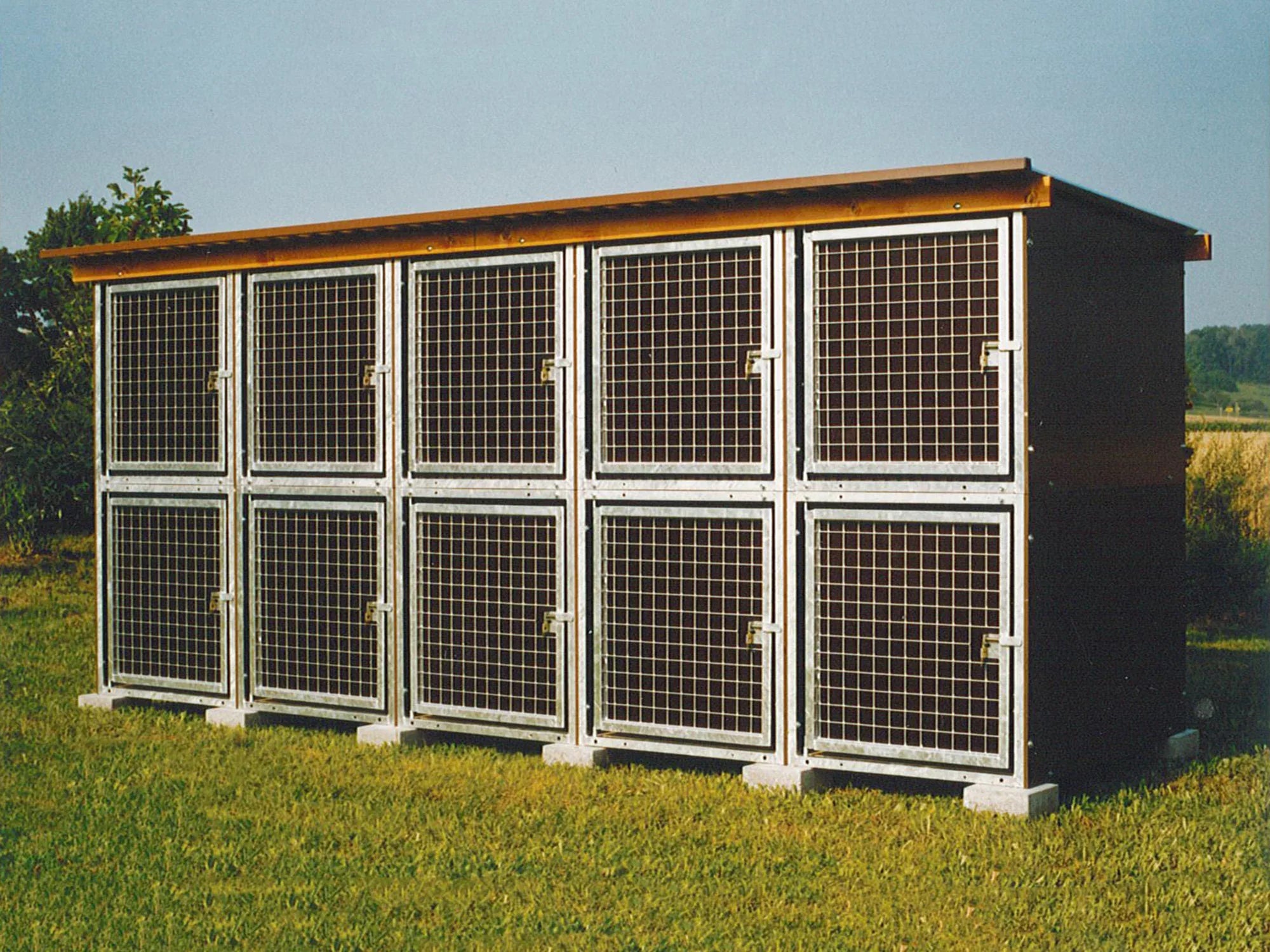Vereins und Hundeboxen mit Etage für Vereine, Wettkämpfe und Übungsplätze