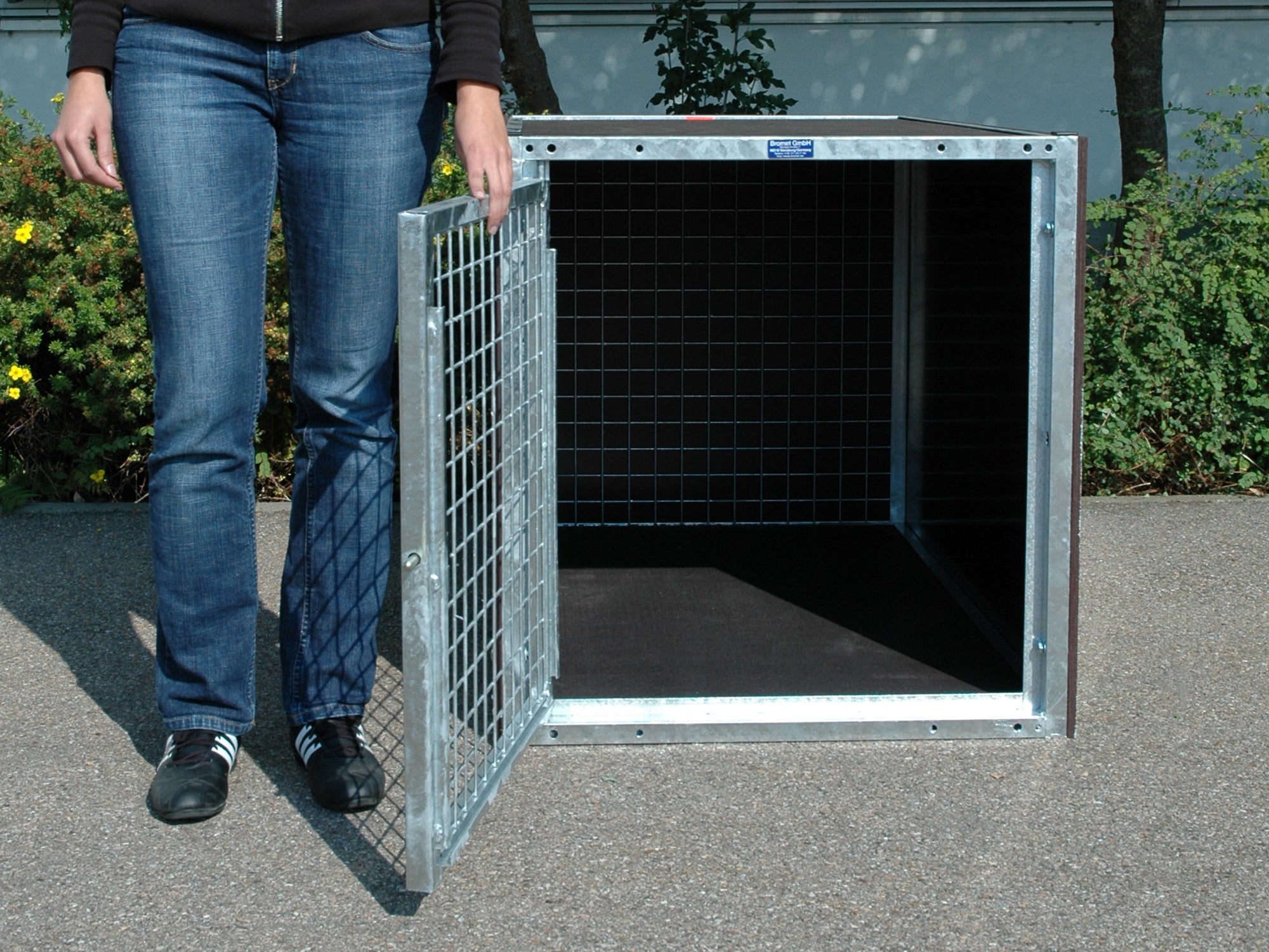 Hunde / Vereinsbox für Hunde auf dem Trainingsplatz