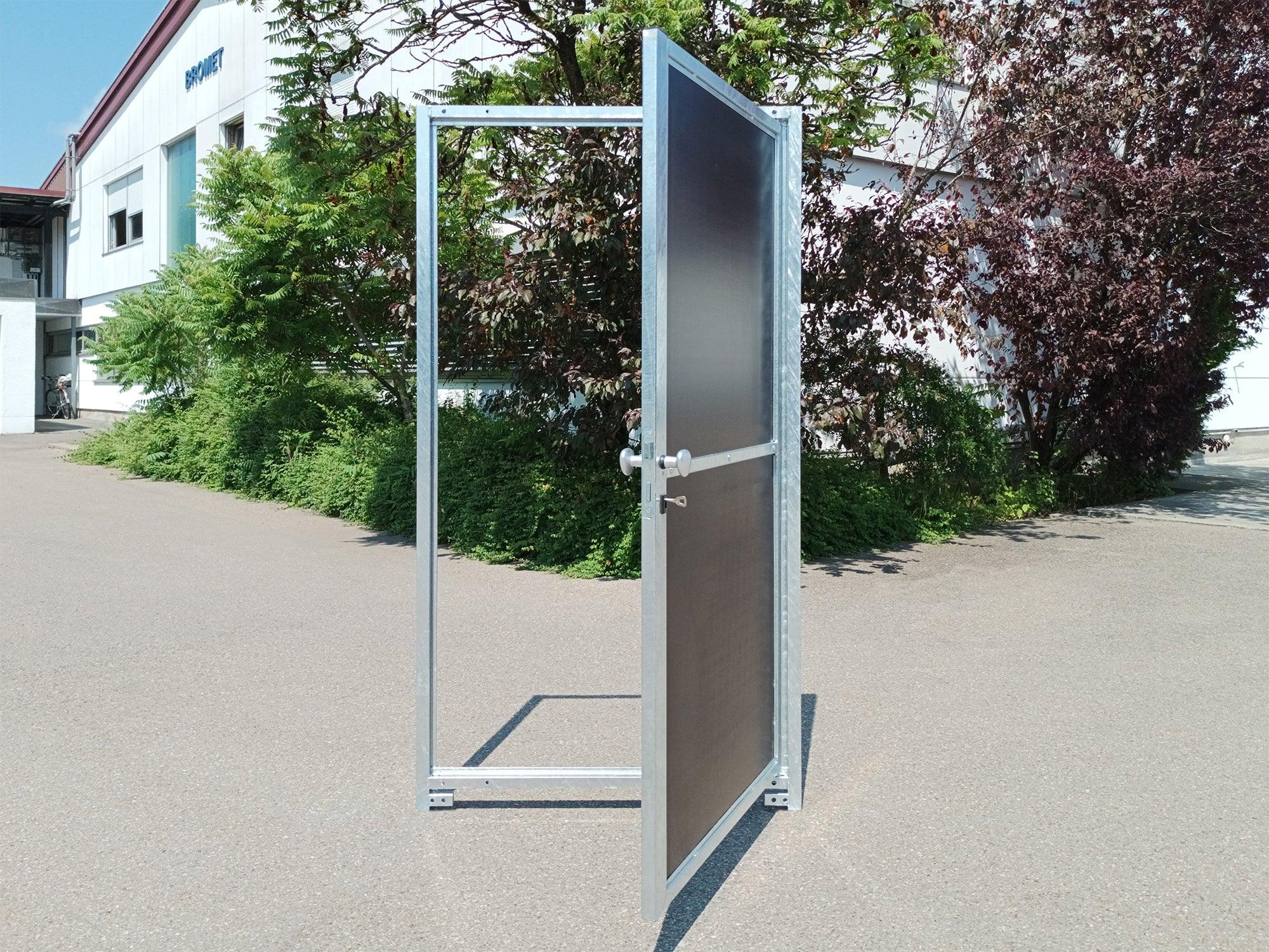 Hundezwingerwand mit Türe 1 m breit und 1,82 m hoch aus braunen Mehrschichtplatten 12 mm dick