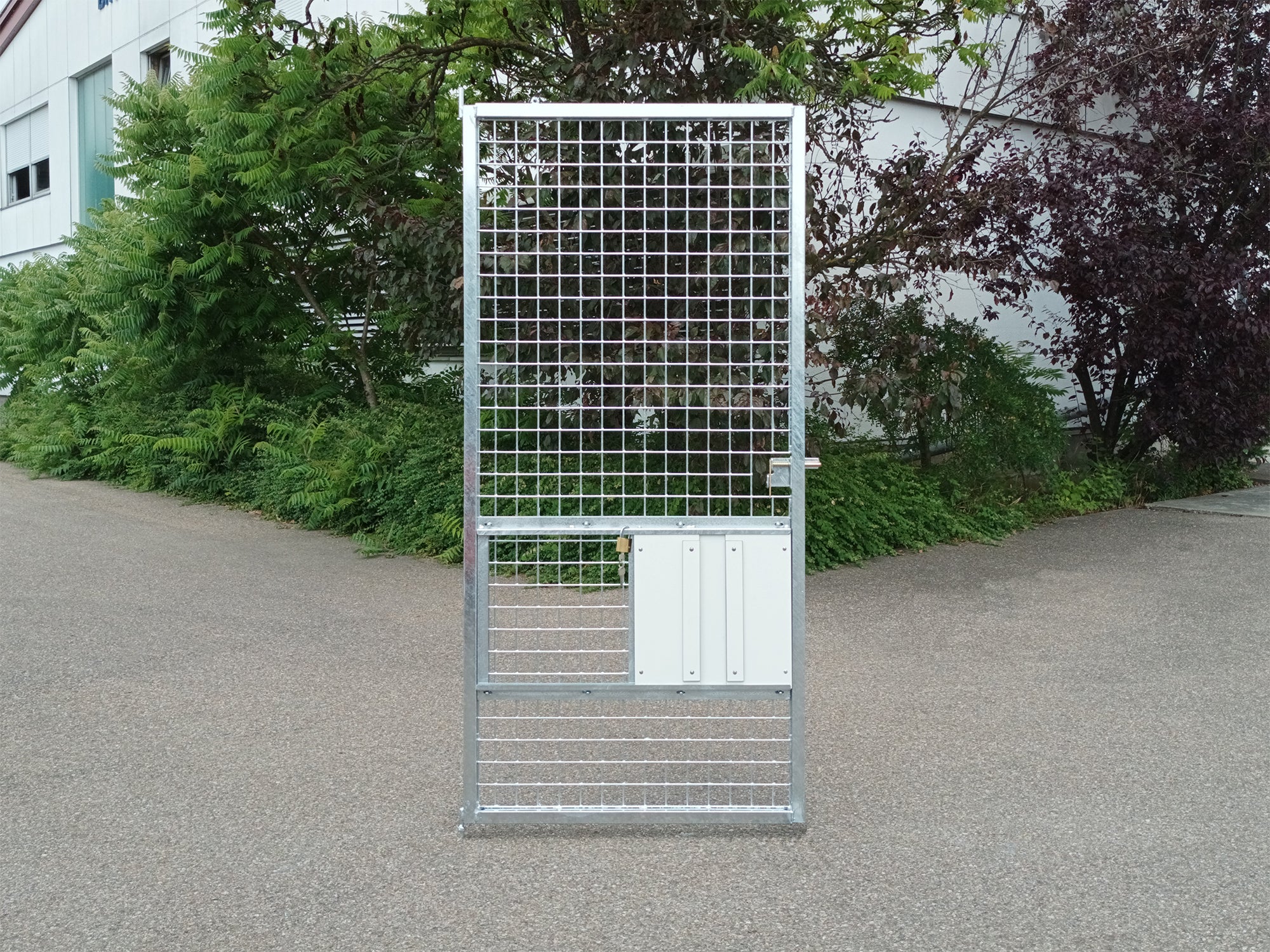 Gittertüre aus verzinktem Stahl mit Sicherheitsschieber für Hunde