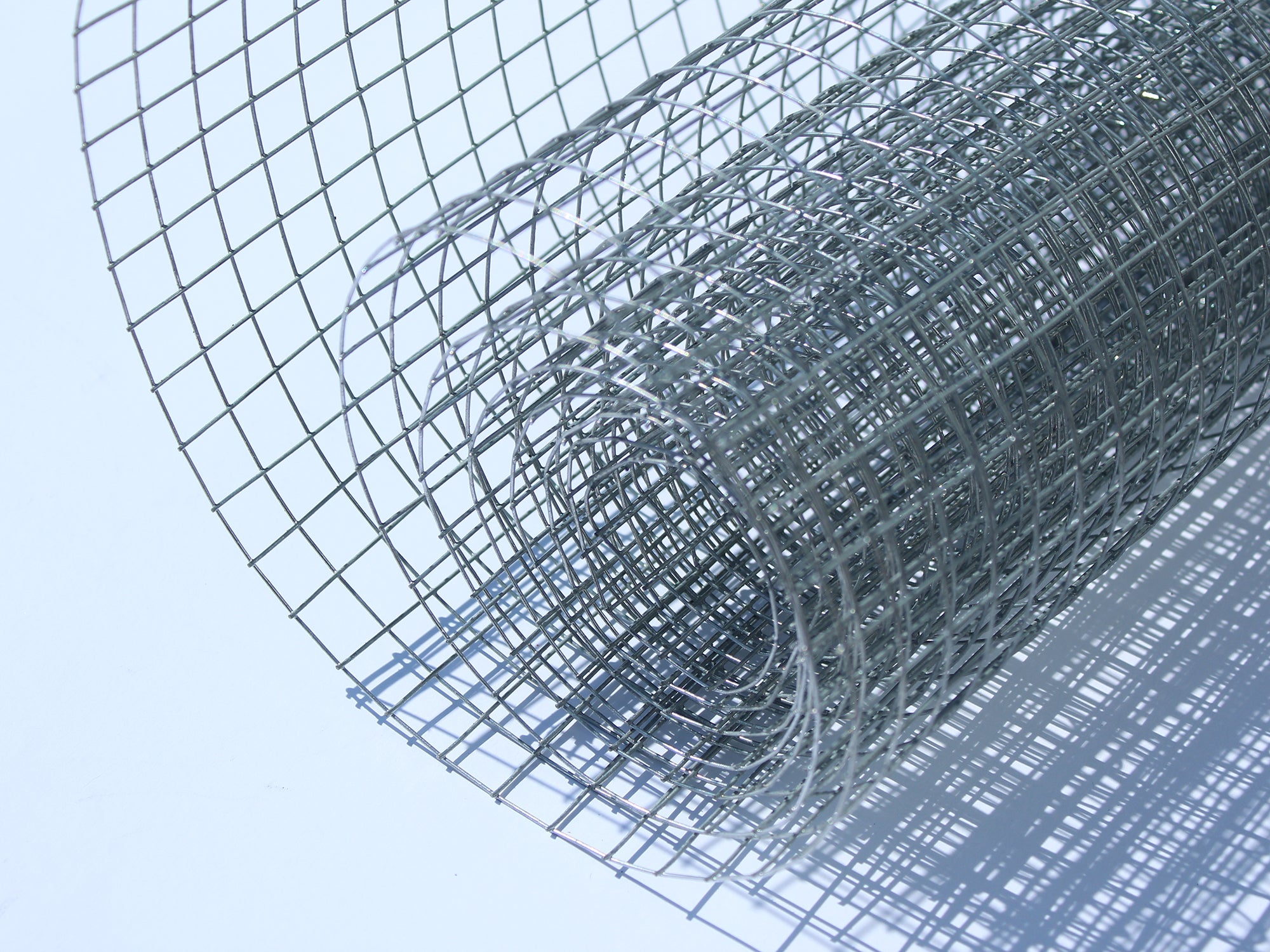 Verzinktes Schutzgitter gegen Wühlmäuse im Hochbeet