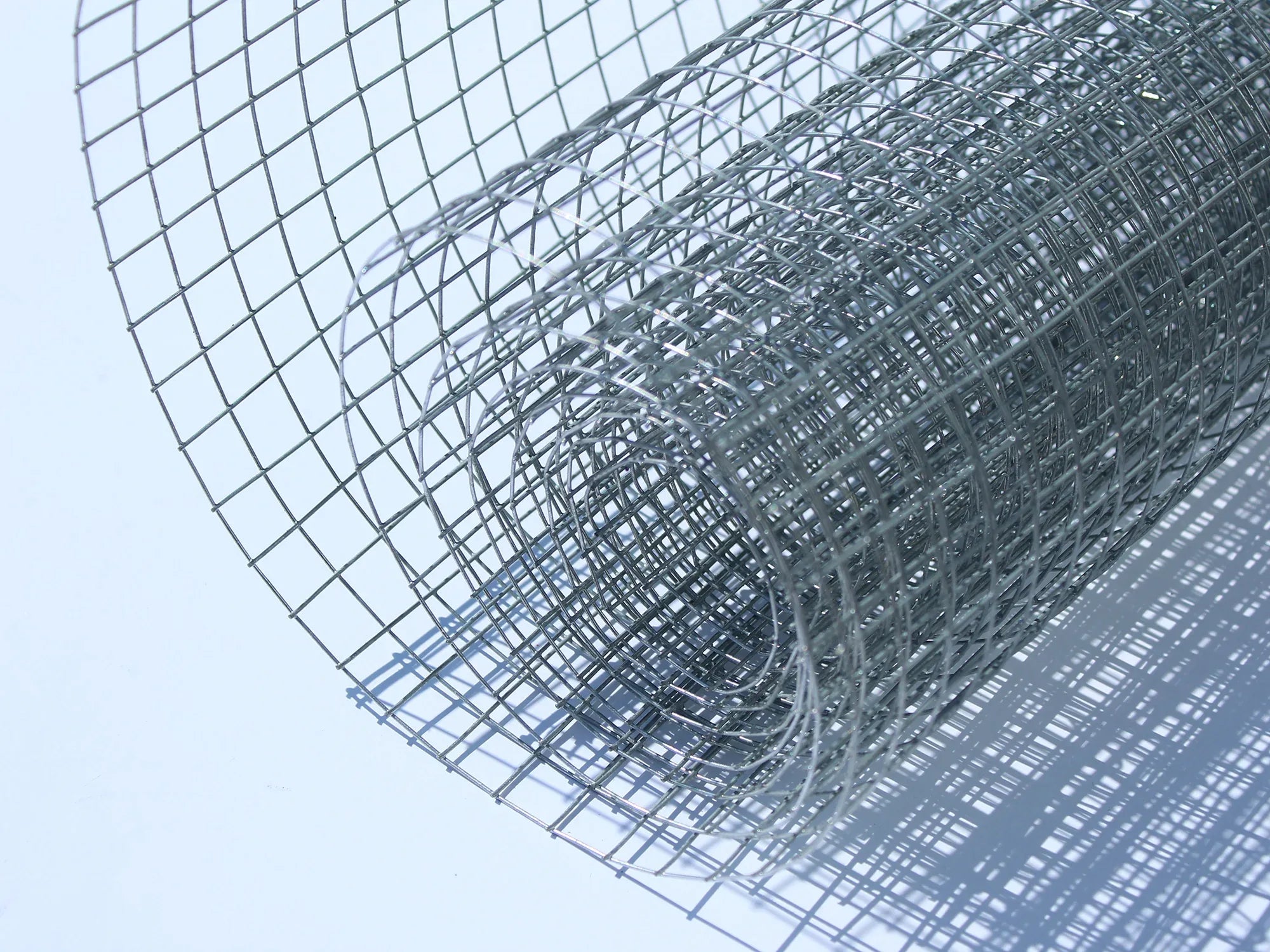 Verzinktes Schutzgitter gegen Wühlmäuse im Hochbeet