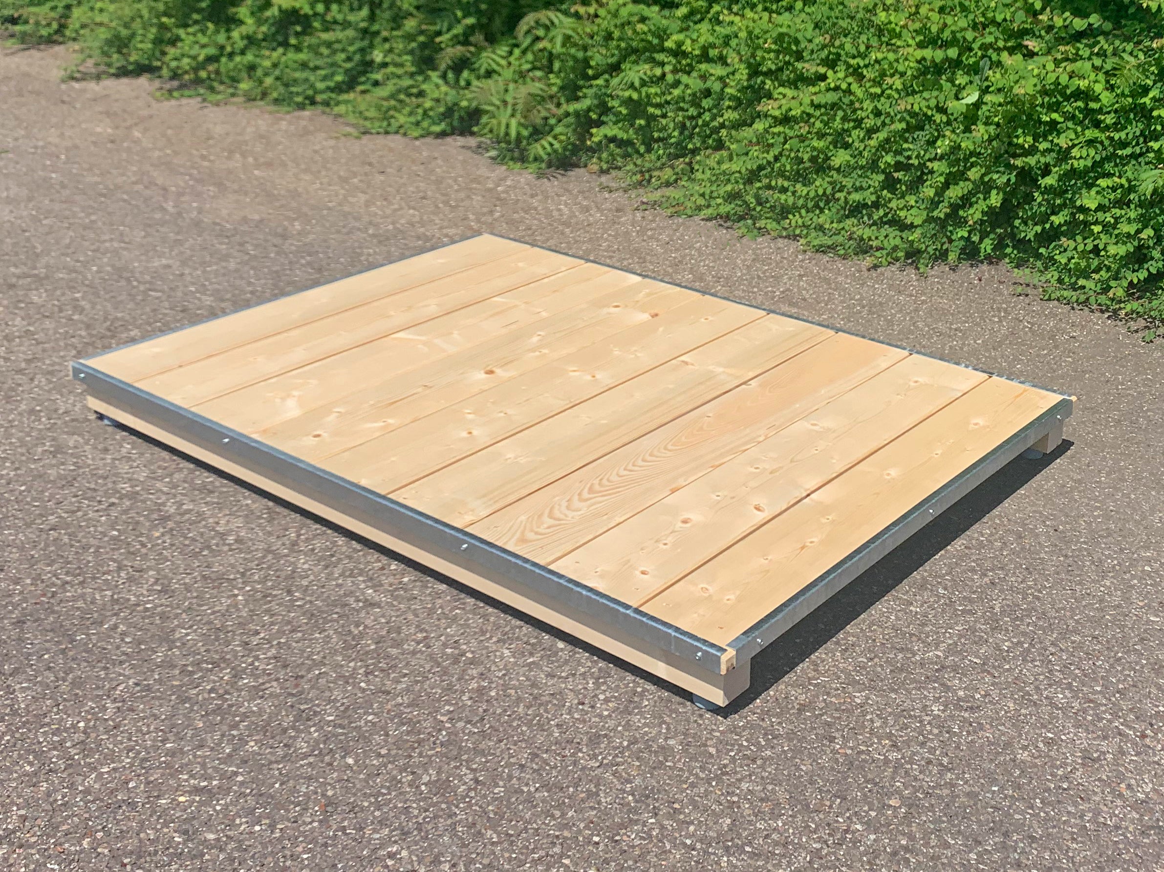 Liegebrett aus Fichtenholz mit geschützten Kanten für Hunde