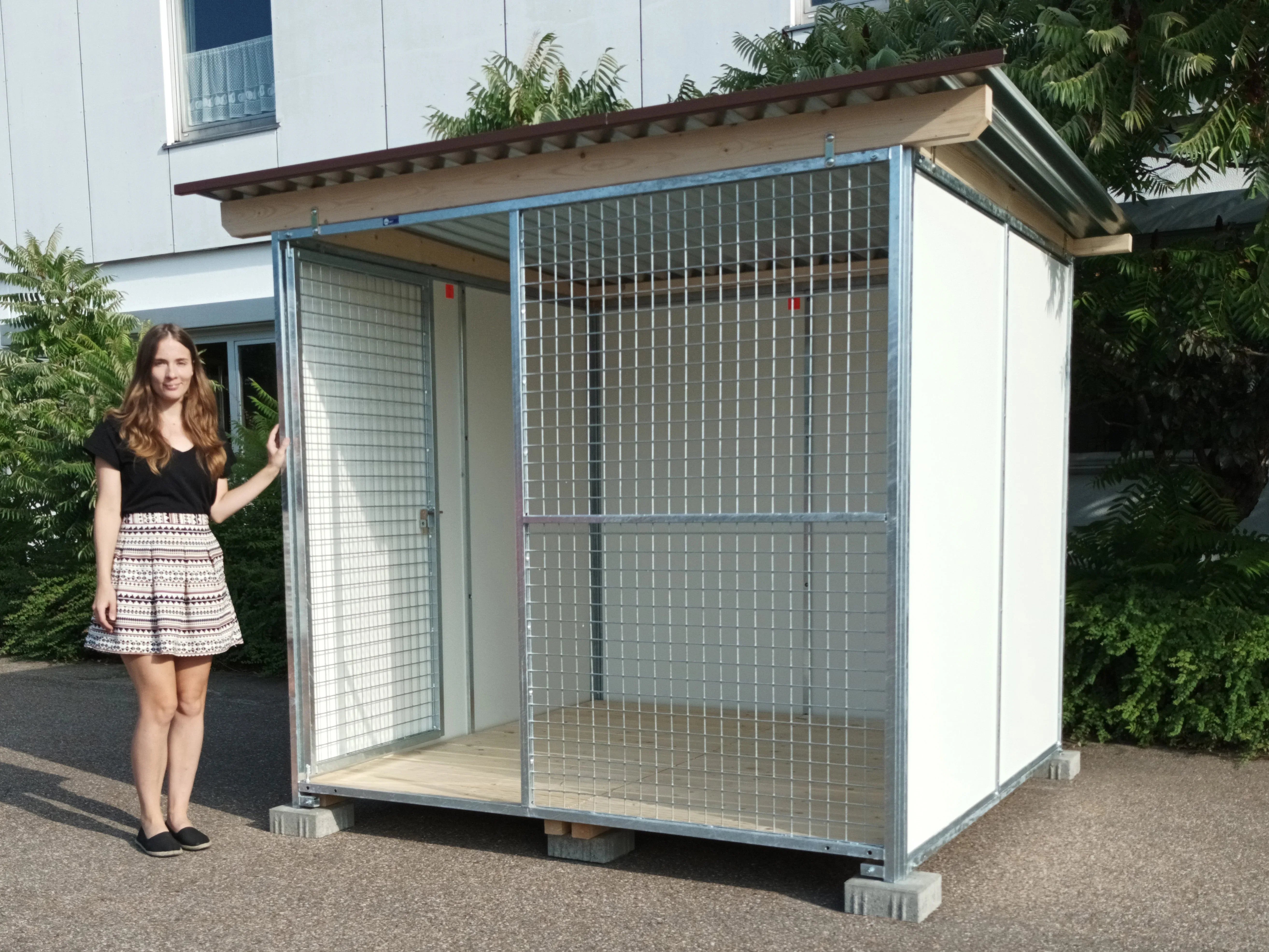 Europa-Zwinger 2 x 2 m mit Gitterfront, Dach und Holzboden