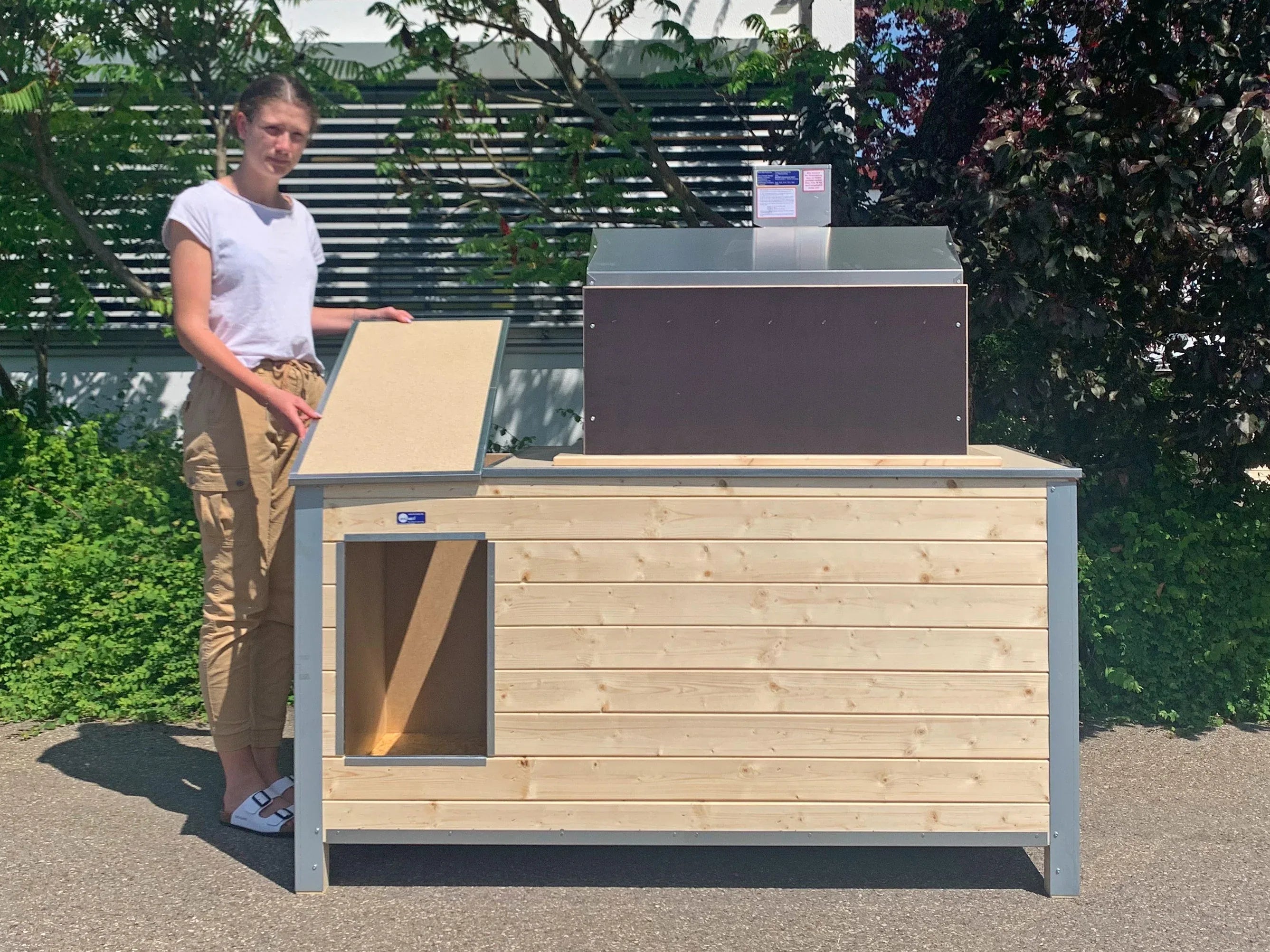 Beheizbare und isolierte Hundehütte mit Vorraum und verstärkten Kanten