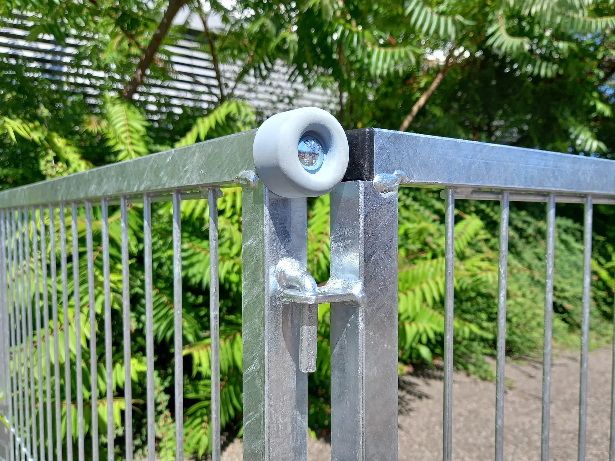 Welpenauslauf mit Gummipuffer zum Schutz des Hundes gegen Verletzungen