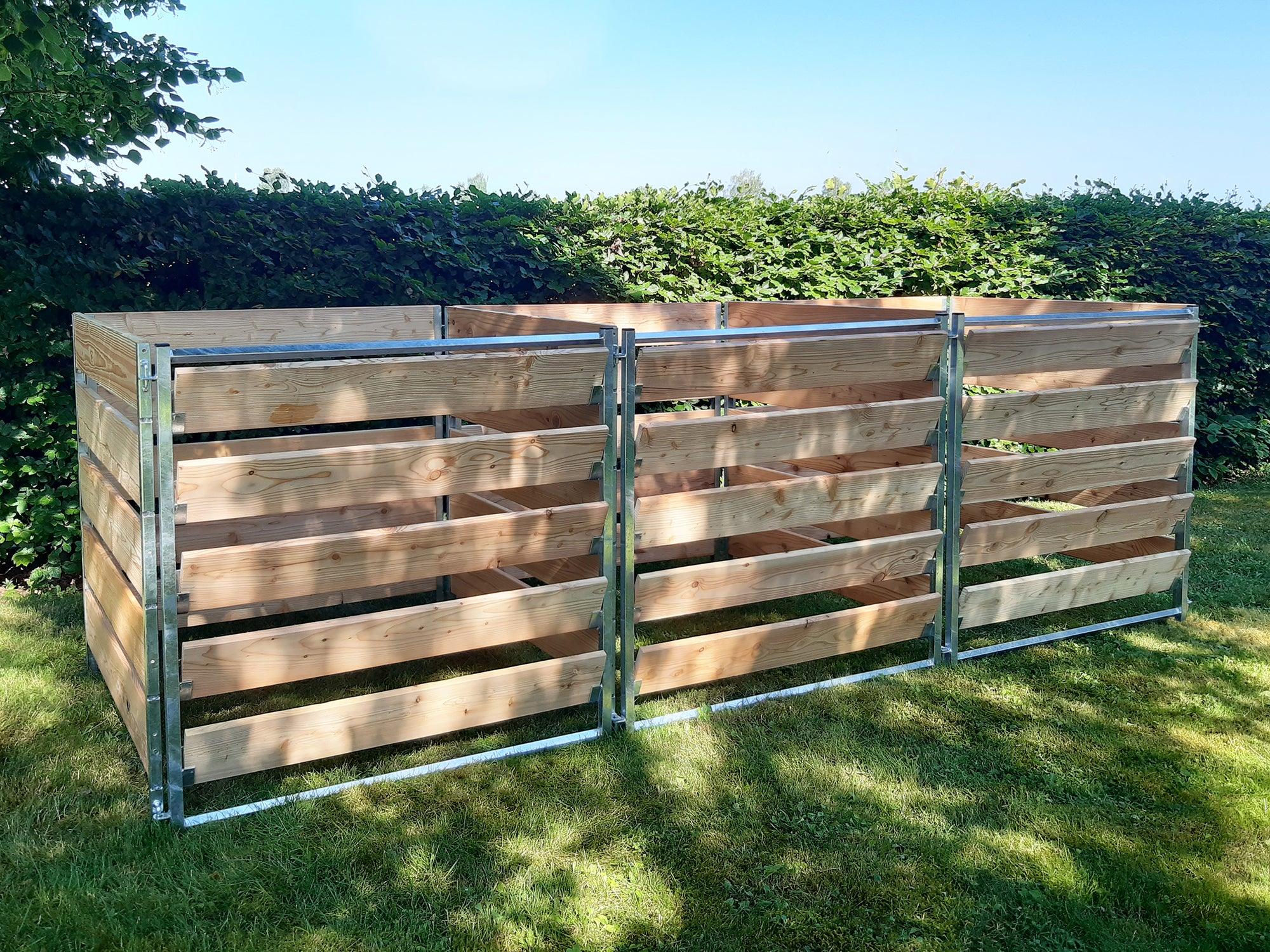 Komposter mit Elementen aus verzinkten Stahlrohren und Brettern aus Lärchenholz