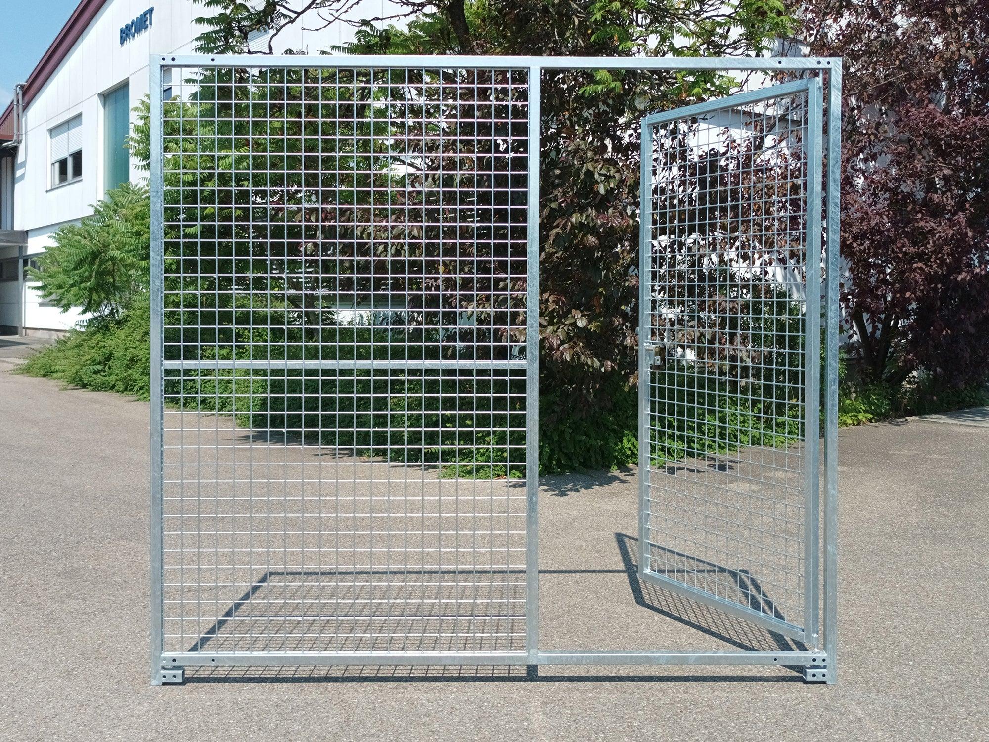 Gitterelement feuerverzinkt mit Türe nach innen öffnend mit Rechtsanschlag