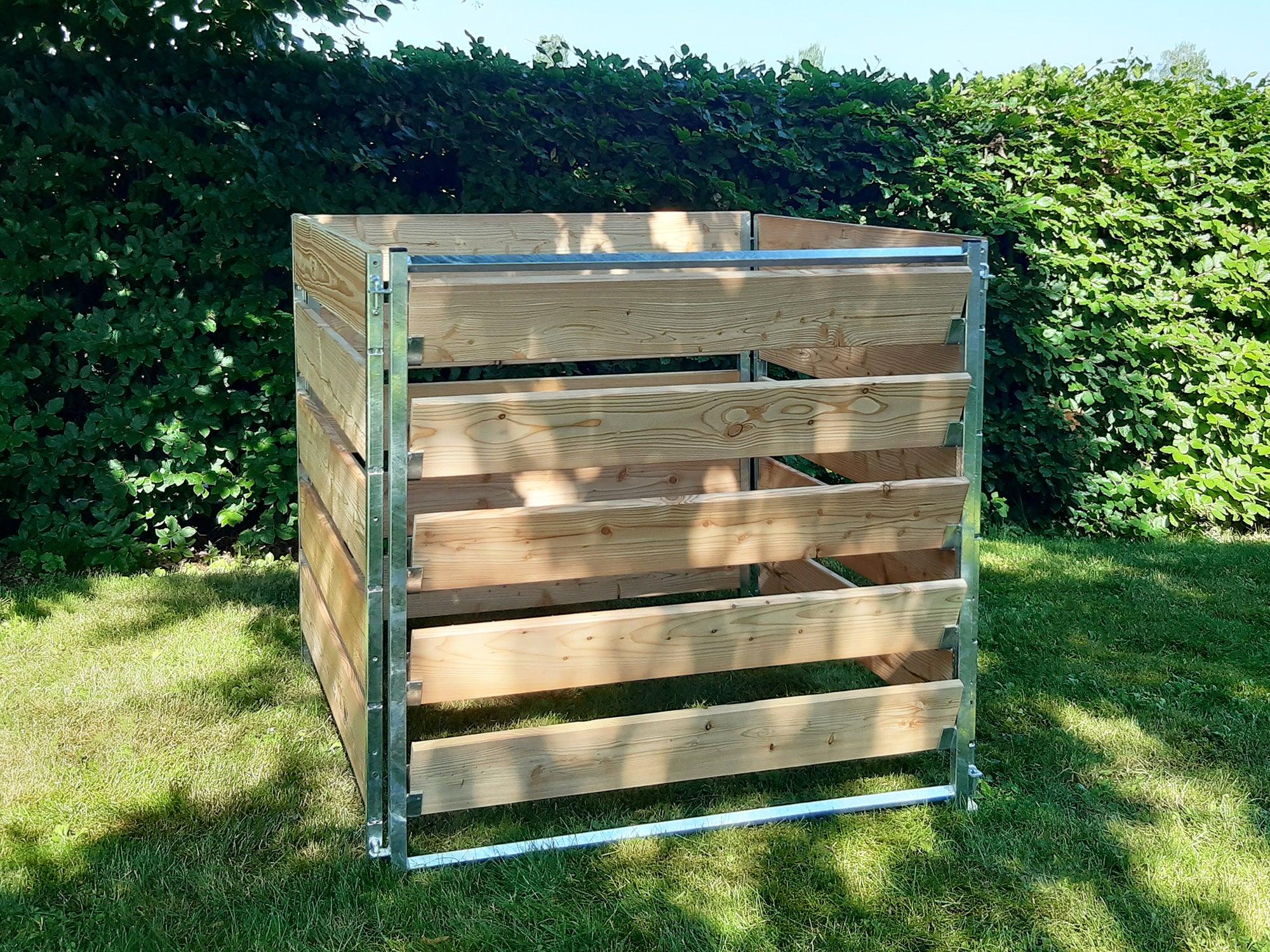 Komposter Holz/Metall 1 x 1 m stehend im Garten