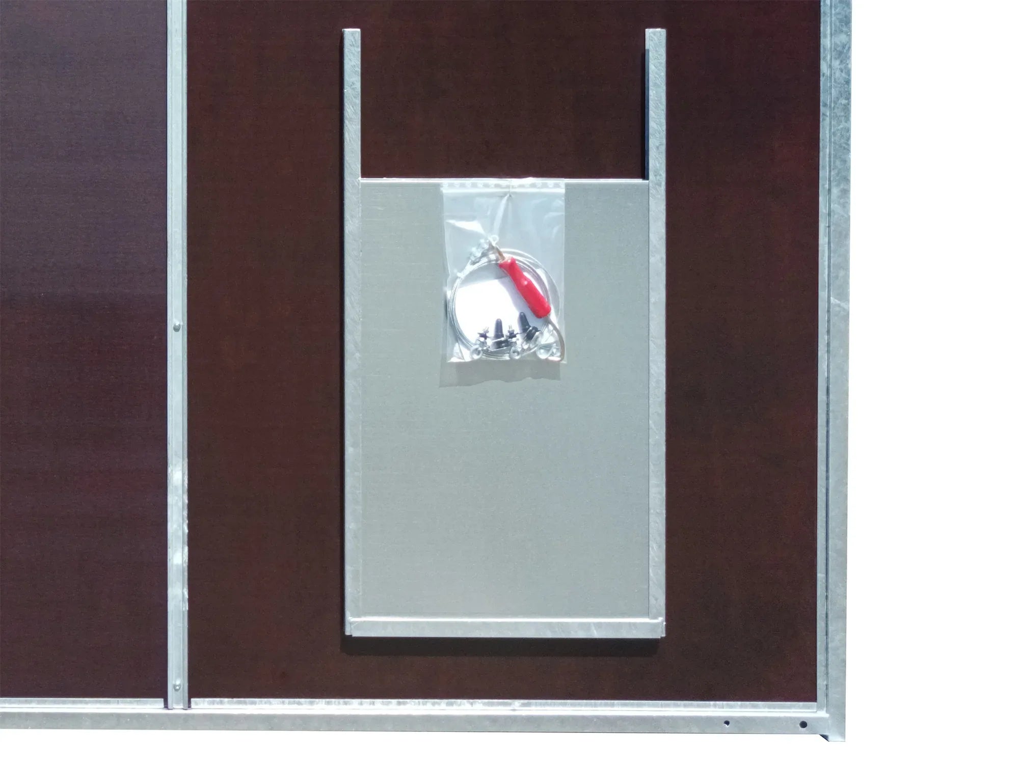 Schieber mit Seilzug als Durchlass aus dem Hundezwinger