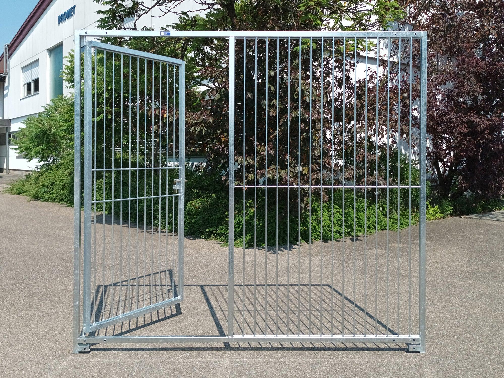 Verzinktes Stabelement mit Türe nach links innen öffnend