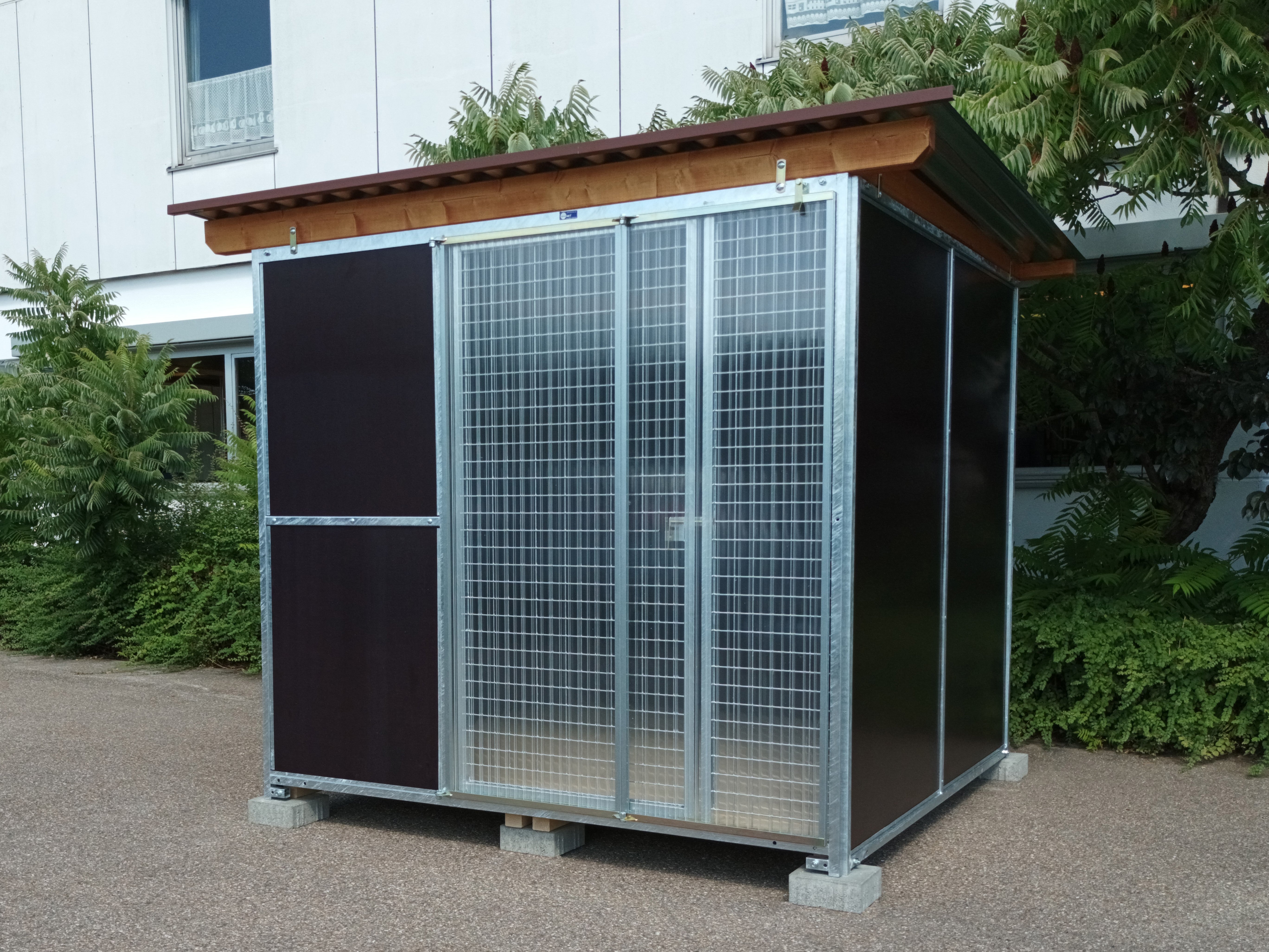 Hundezwinger 3,5 seitig geschlossen mit Windschutzfenster