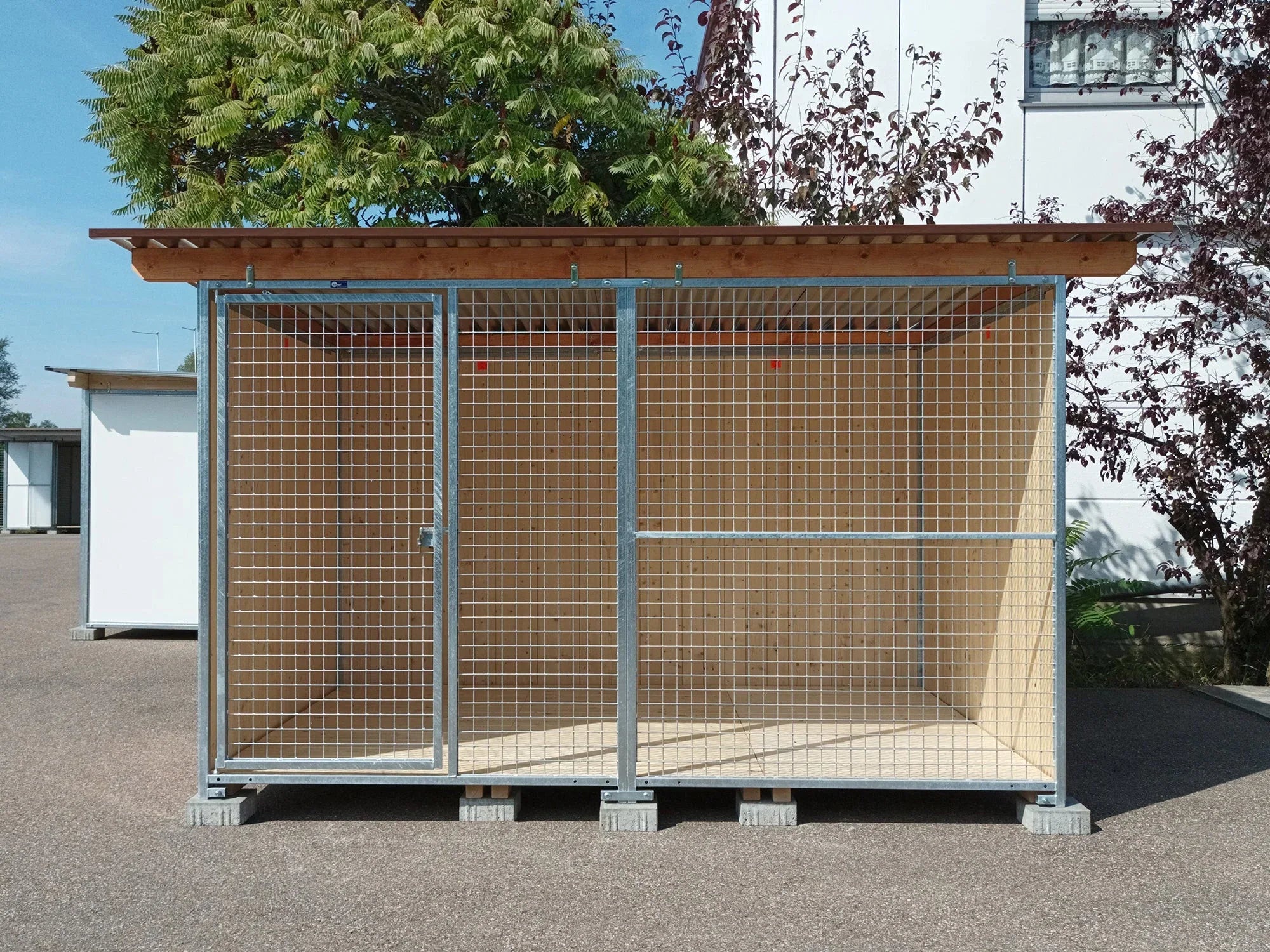 Standard Hundezwinger mit Gitterfront , Dach und Fundamentsteinen Größe 2 x 3 m