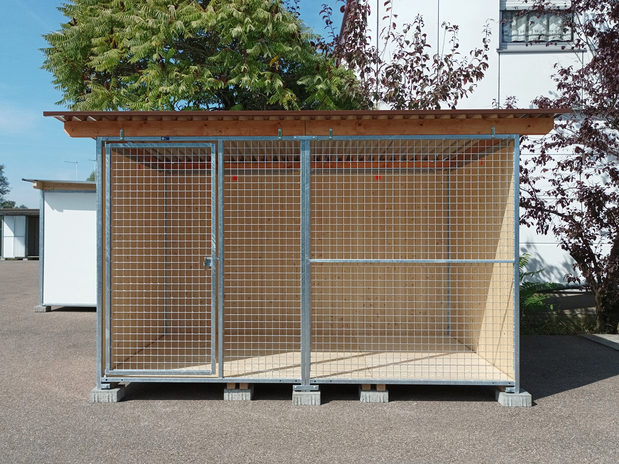 Standard Hundezwinger mit Gitterfront , Dach und Fundamentsteinen Größe 2 x 3 m
