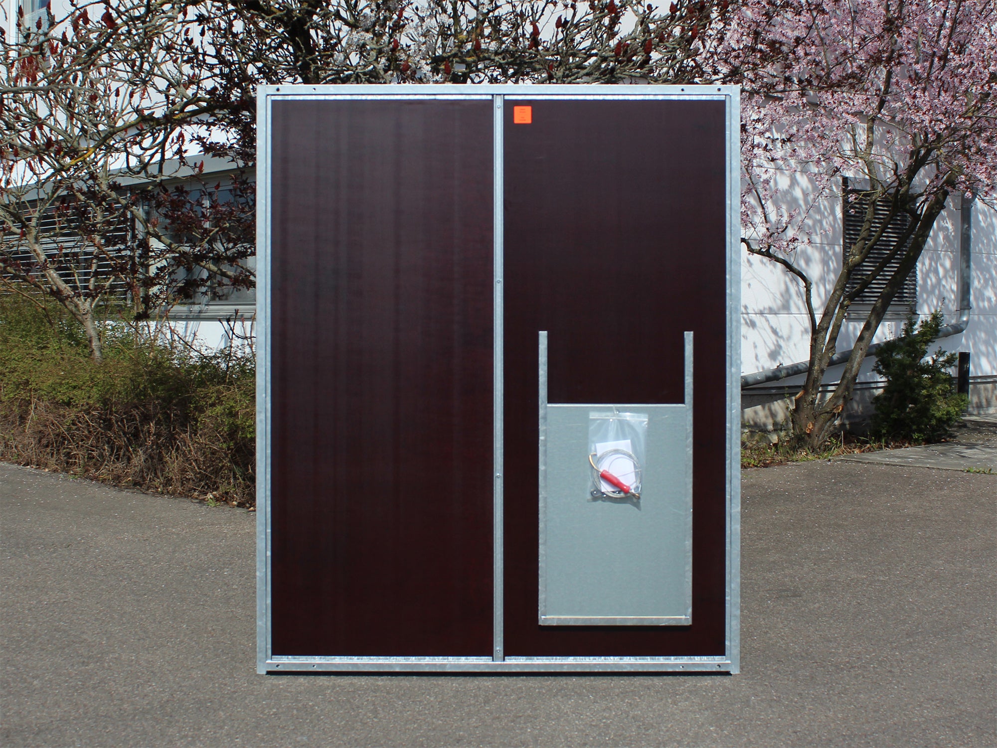 Holzwand 1,5 m breit mit Schlupf für Hunde