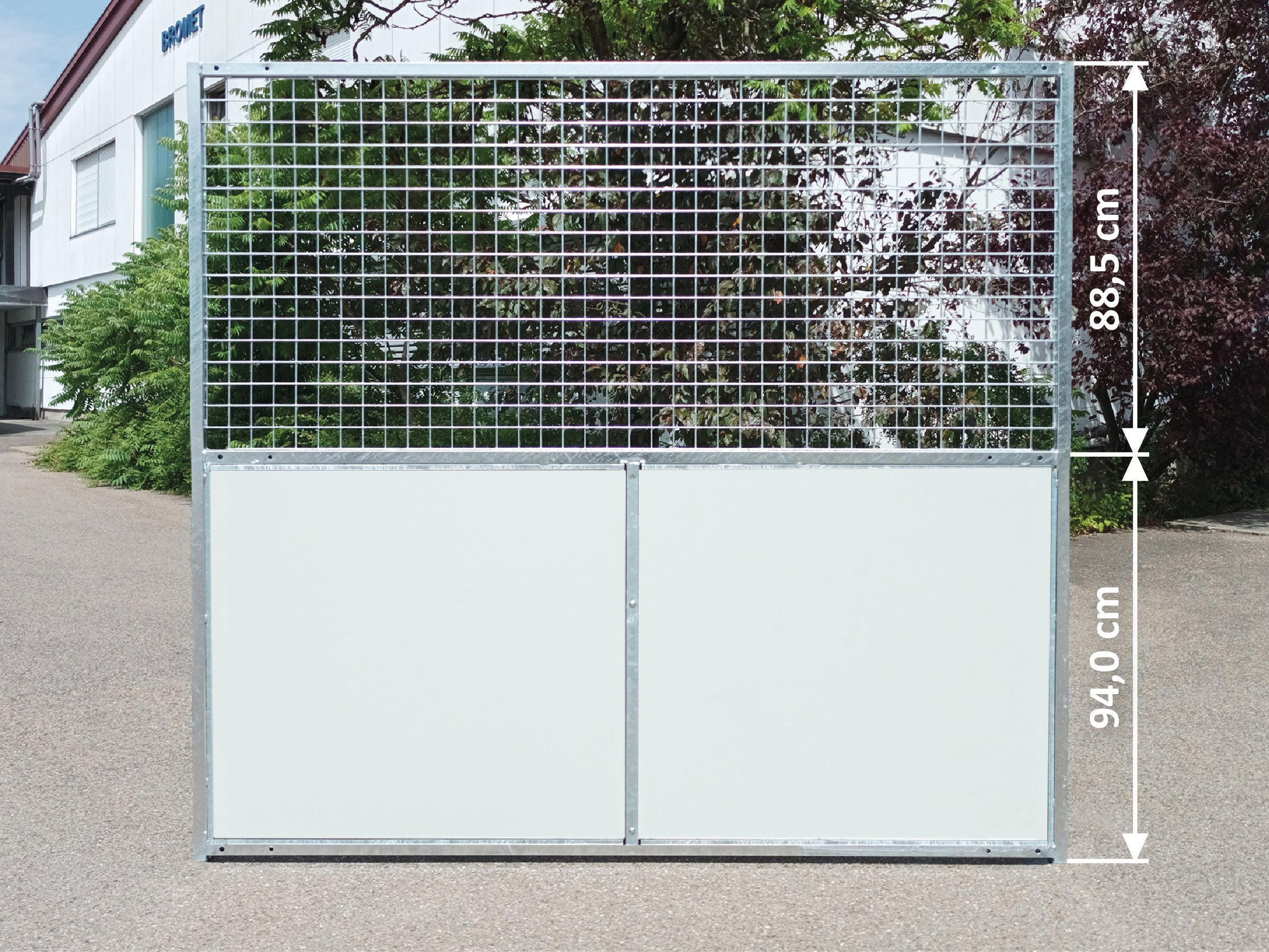 Zaunelement in der unteren Hälfte geschlossen obere Hälfte mit eingeschweißter Gittermatte