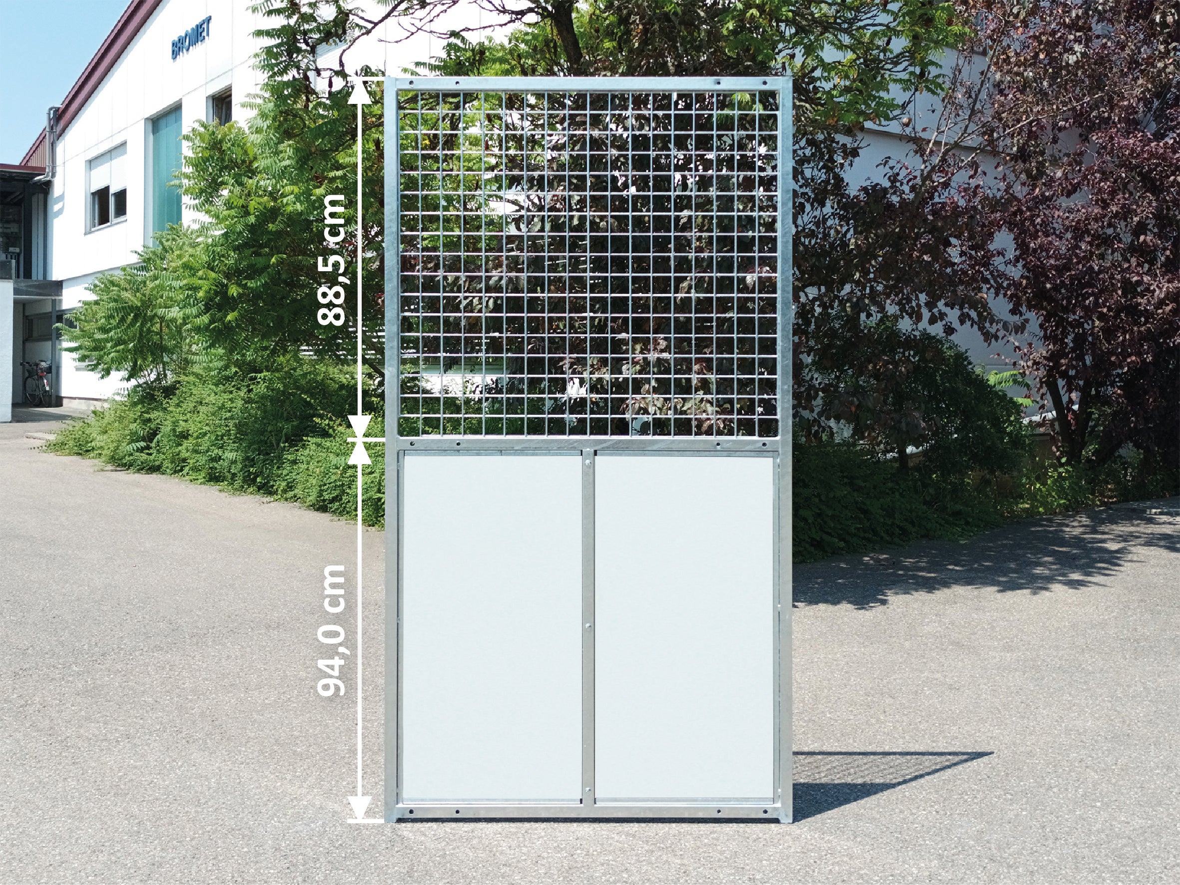 Korrosionsbeständige Stahlelement für Hundeausläufe halb geschlossen im unteren Bereich