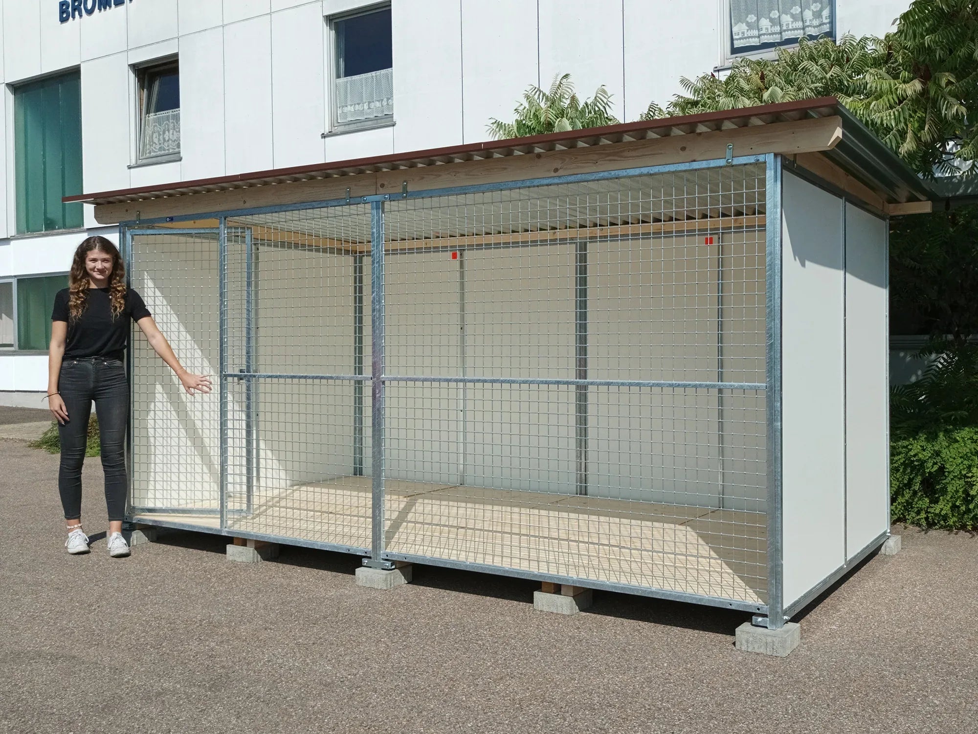 Europa-Zwinger 2 x 4 m mit Gitterfront, Dach und Holzboden