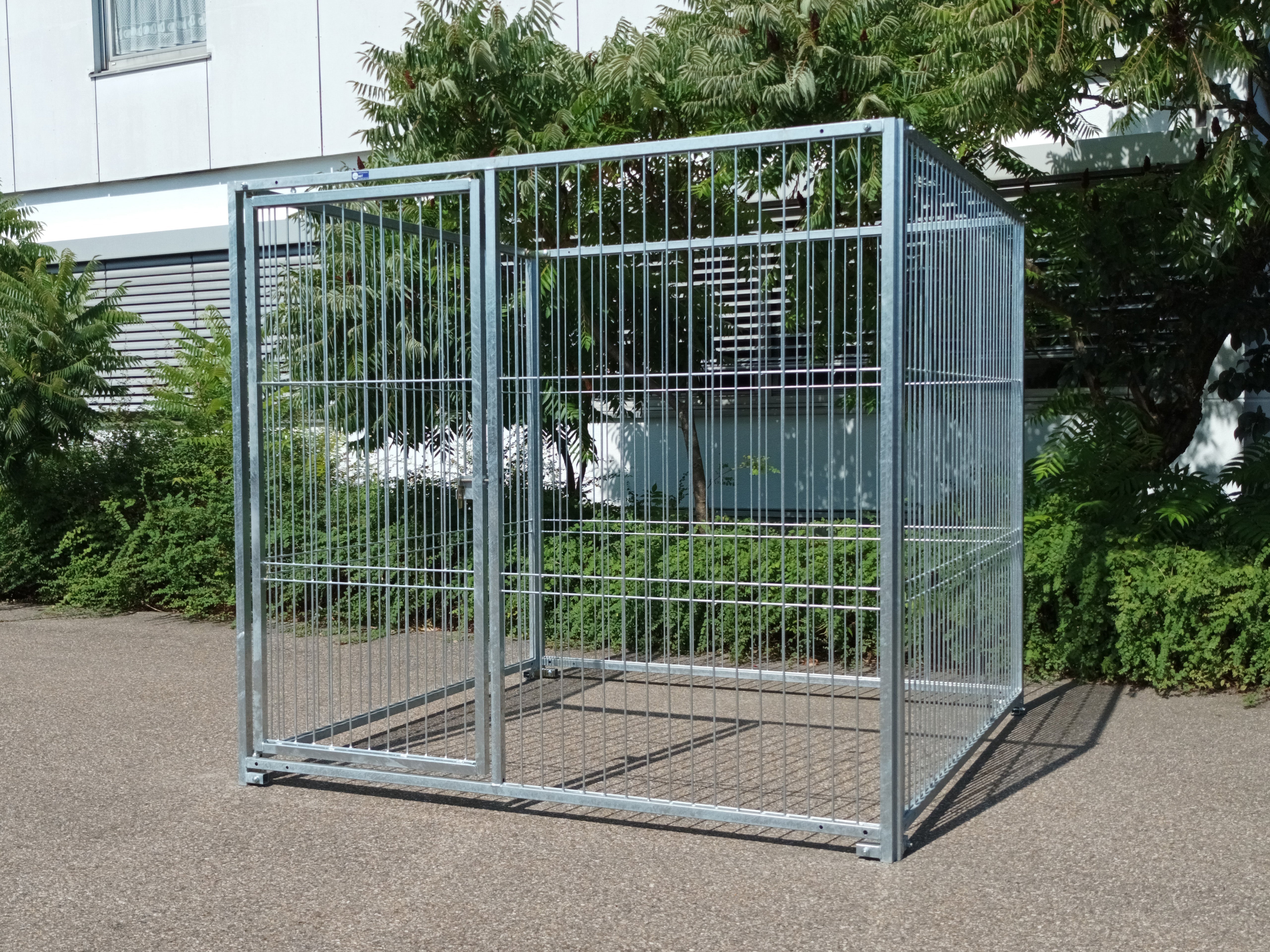 Stahl-Zwinger aus Rohrstabelementen Elementbreite 2 m Elementhöhe 1.82 m