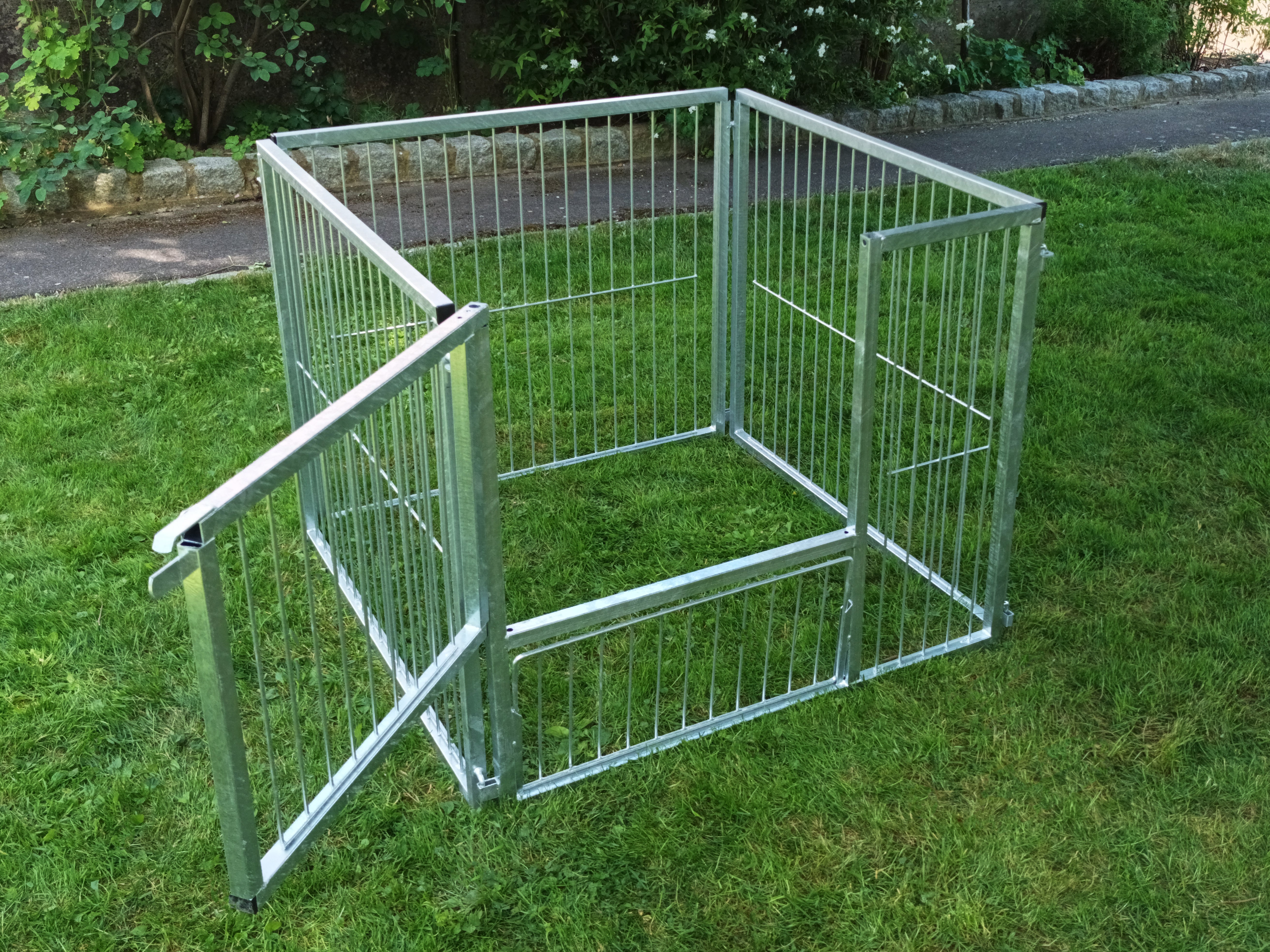 Welpenlaufstall mit Türe aus verzinktem Stahl