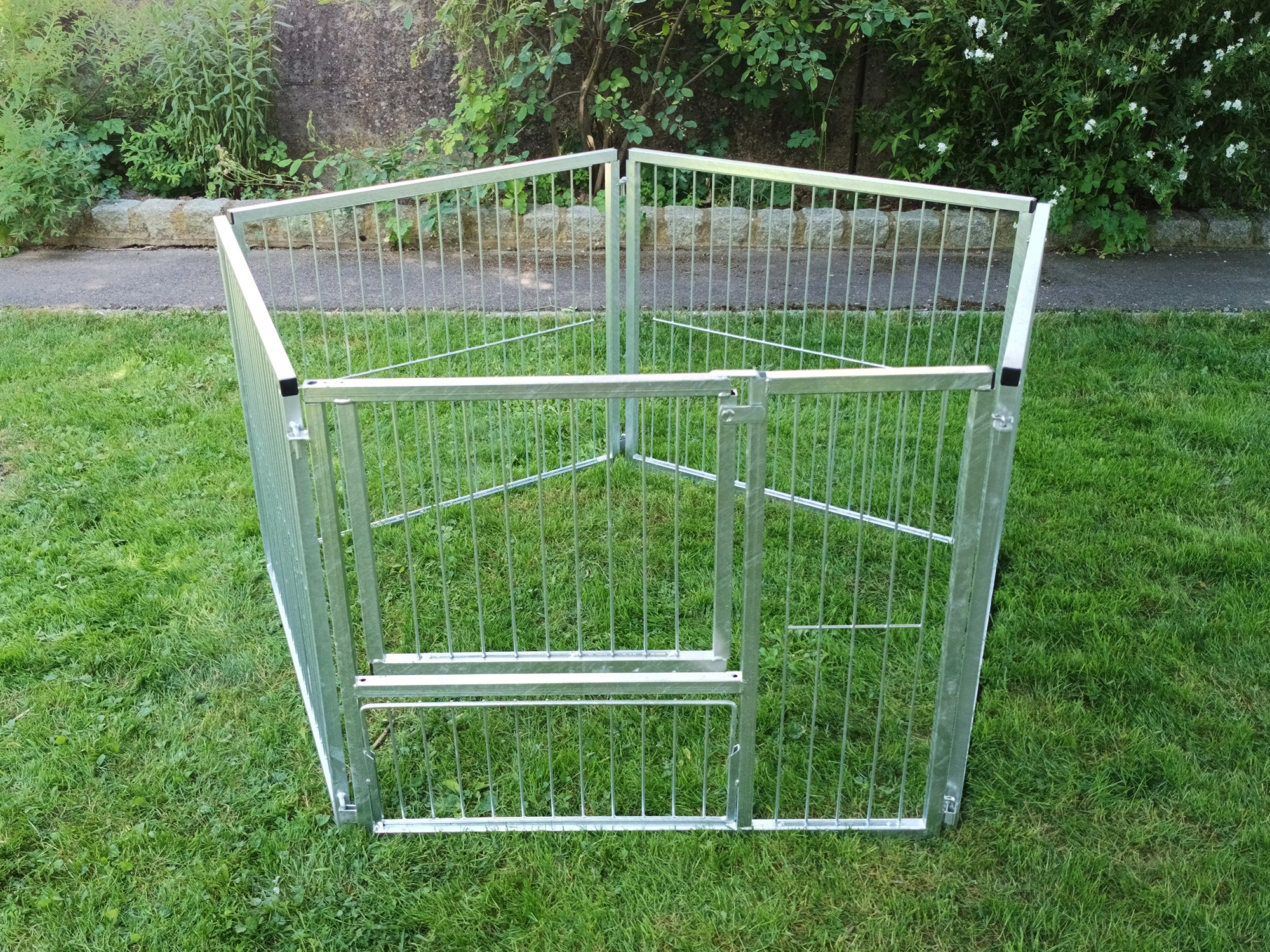 Hundelaufstall mit Türe einfacher und schneller Aufbau durch ein Stecksystem