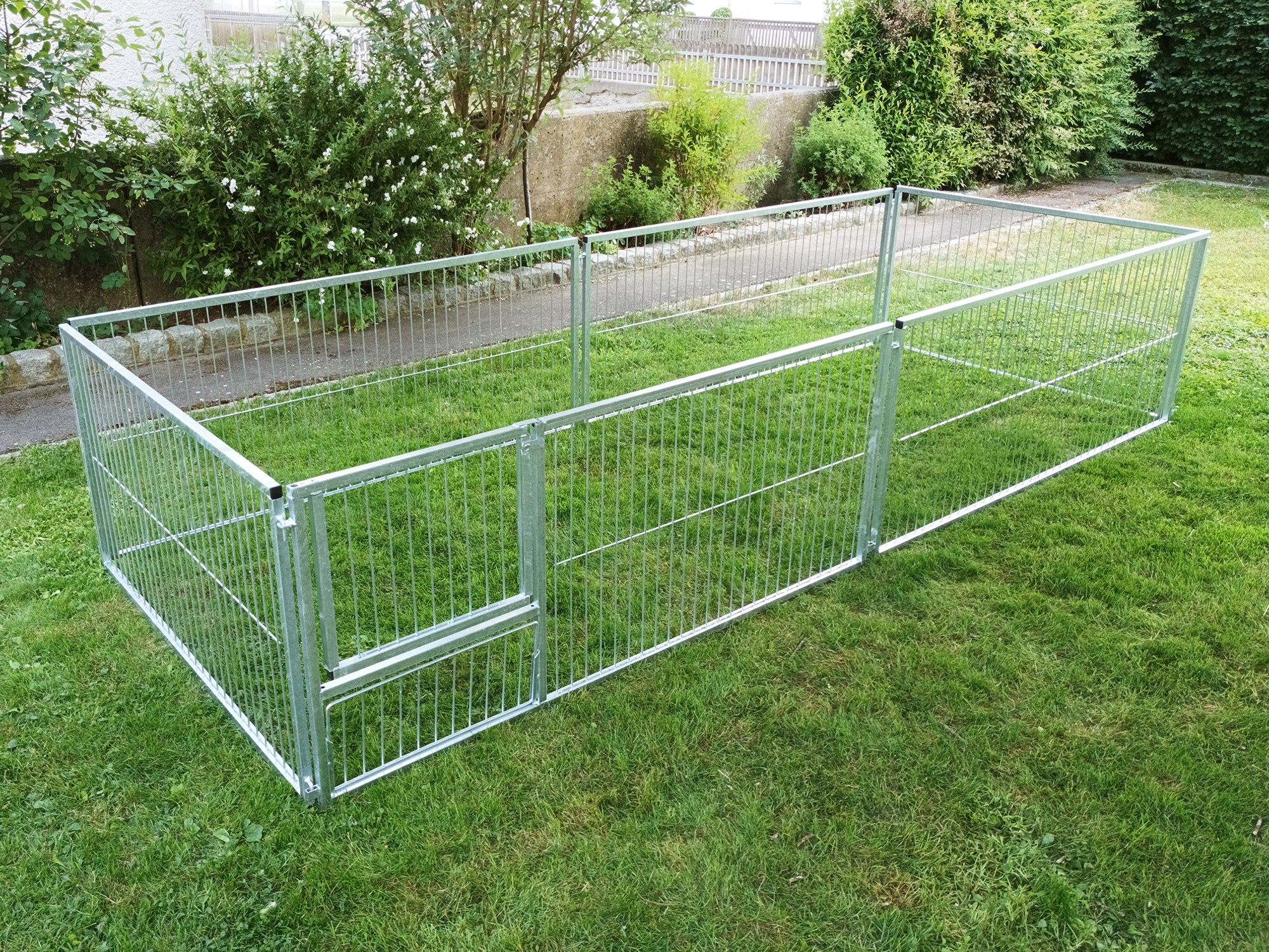 Welpenauslauf mit 8 m² robust und langlebig