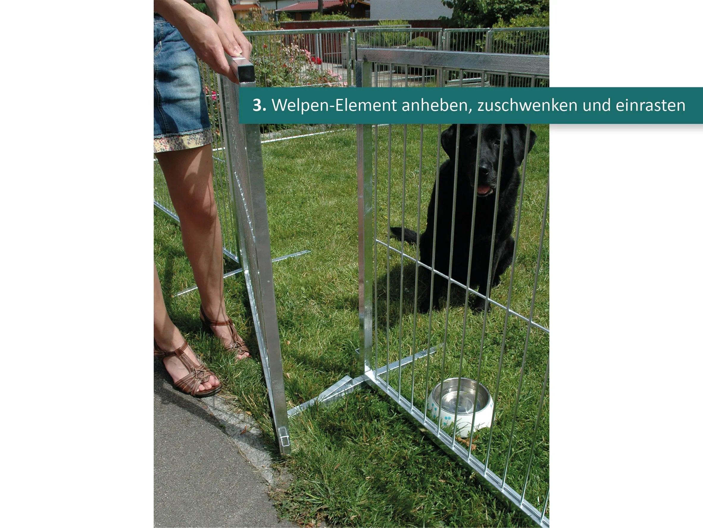 Welpenelement als Türe genutzt im Welpenauslauf