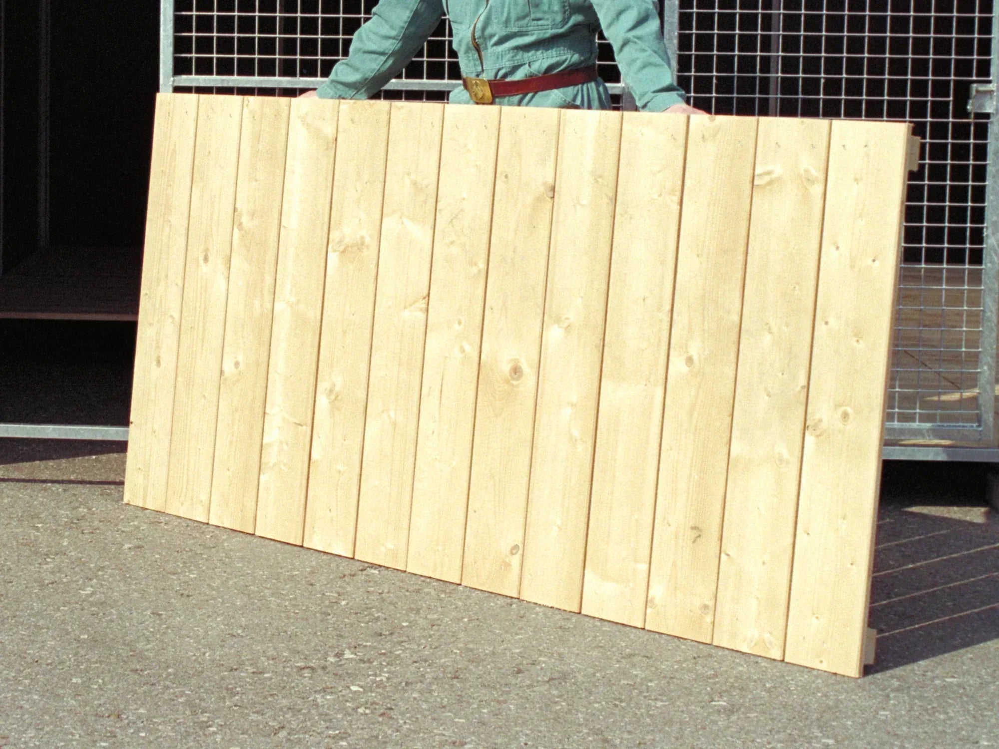 Boden für Hundezwinger aus naturbelassenem Fichtenholz