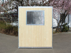 Hundezwingerwand aus Fichtenholz mit Fenster aus einer Doppelstegplatte 
