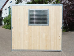 Holzwand mit Fenster für den Außenbereich 