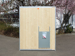 Holzwand 1,5 m breit und 1,82 m hoch mit Schieber für Hunde