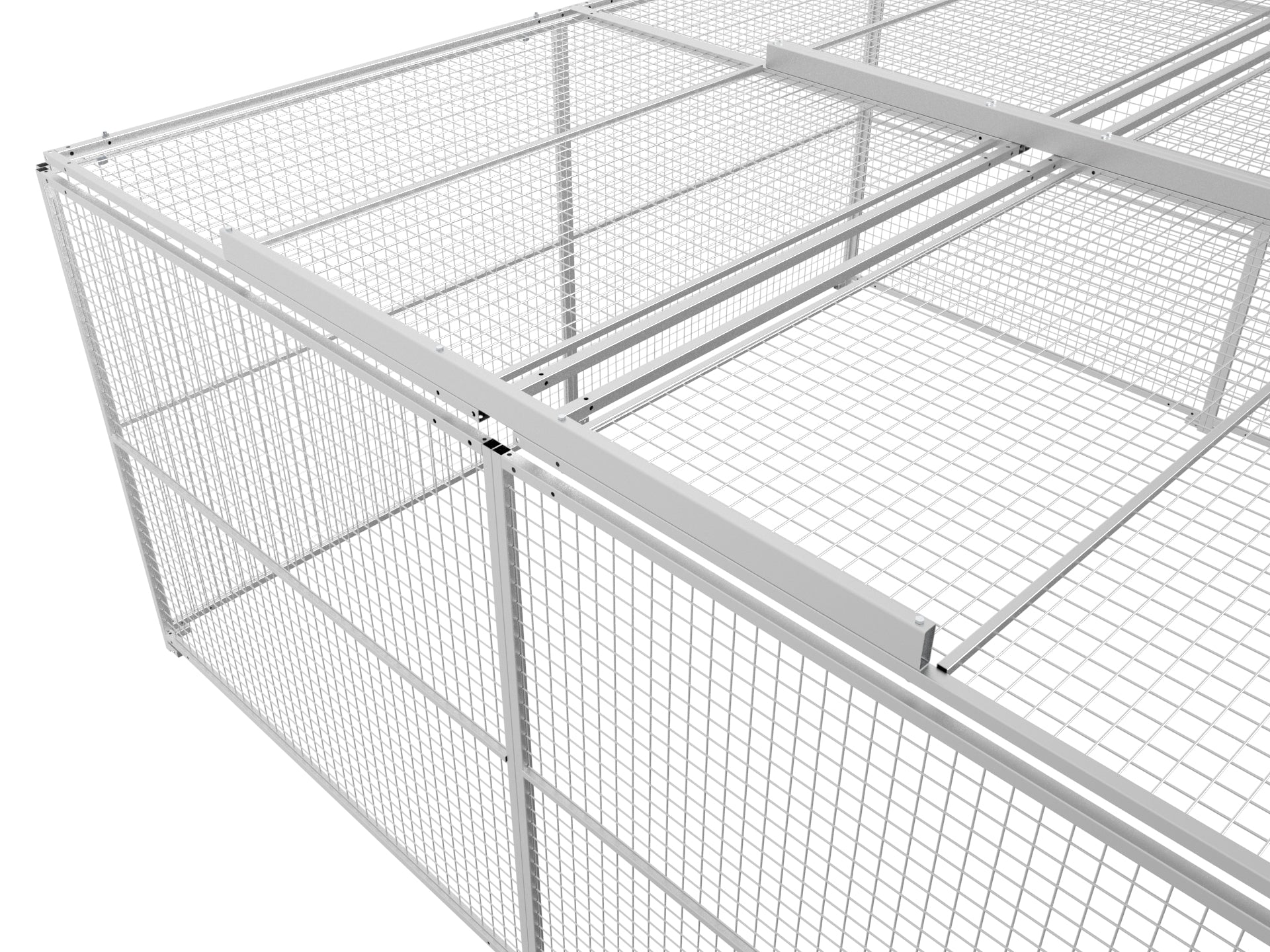 Abdeckgitter mit Traverse befestigt auf einem Hundeauslauf